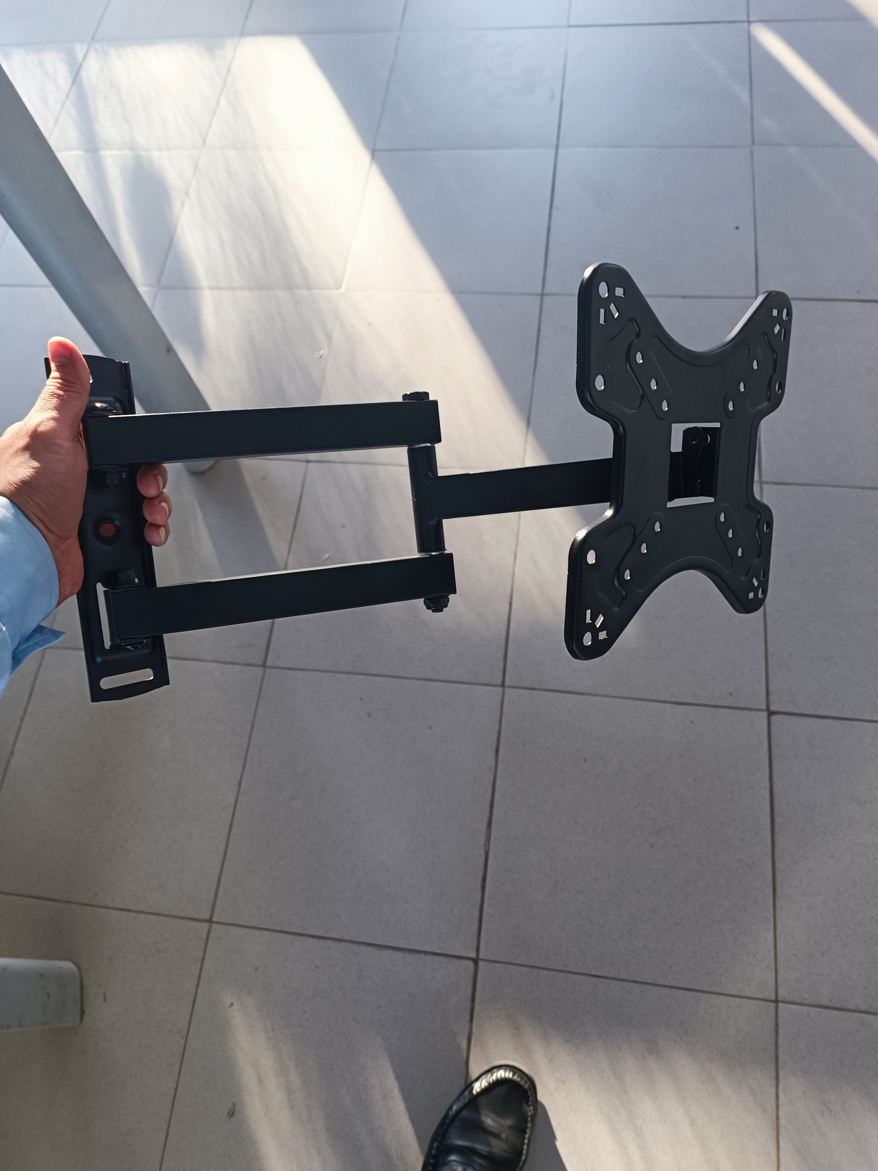 SOPORTE TV HASTA 46" EXTENSIBLE A ESTRENAR